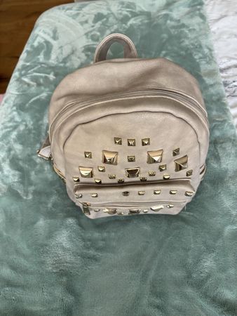 Rucksack Nieten beige Damen Handtasche guter Zustand