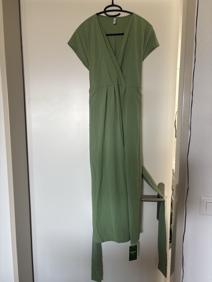 Vestiti: Halara Breezful Kleid – Nuovo (secondo la descrizione) da Egolzwil venduto da ArianeP95