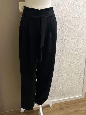 Elegante Hose schwarz mit Bindegürtel von Hallhuber Gr. 38