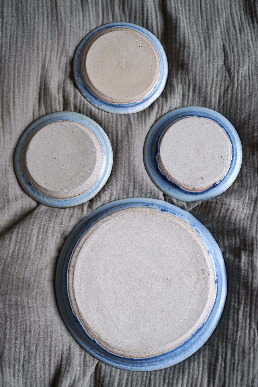 Piatti: Handgemachte glasierte Teller, Set aus 4 Stk. Blau – Usato da Brugg AG venduto da Wavey 2