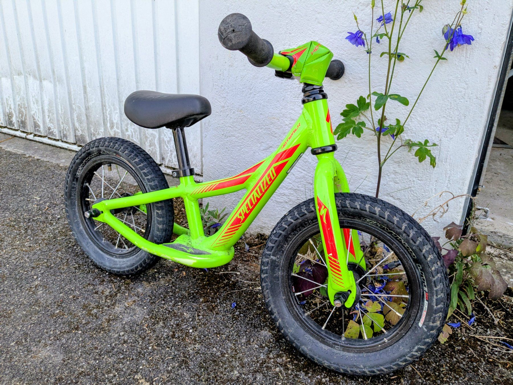 Specialized Velos: Kinder-Laufrad Specialized Hotwalk, 12 Zoll, leuchtgrün – Gebraucht aus Pfungen von Reitsch