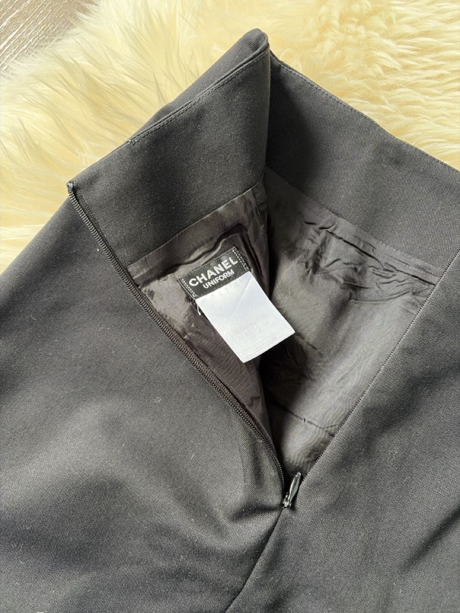 Chanel Gonne: Schwarzer Chanel Uniform Rock, Grösse 38! – Usato da Murten venduto da februari 2
