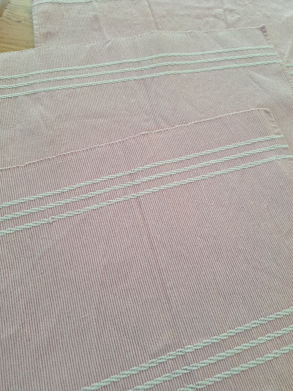 Set di tavolo e panche: 8 rosa Tischsets – Usato da Aesch BL venduto da ChezToKa 1