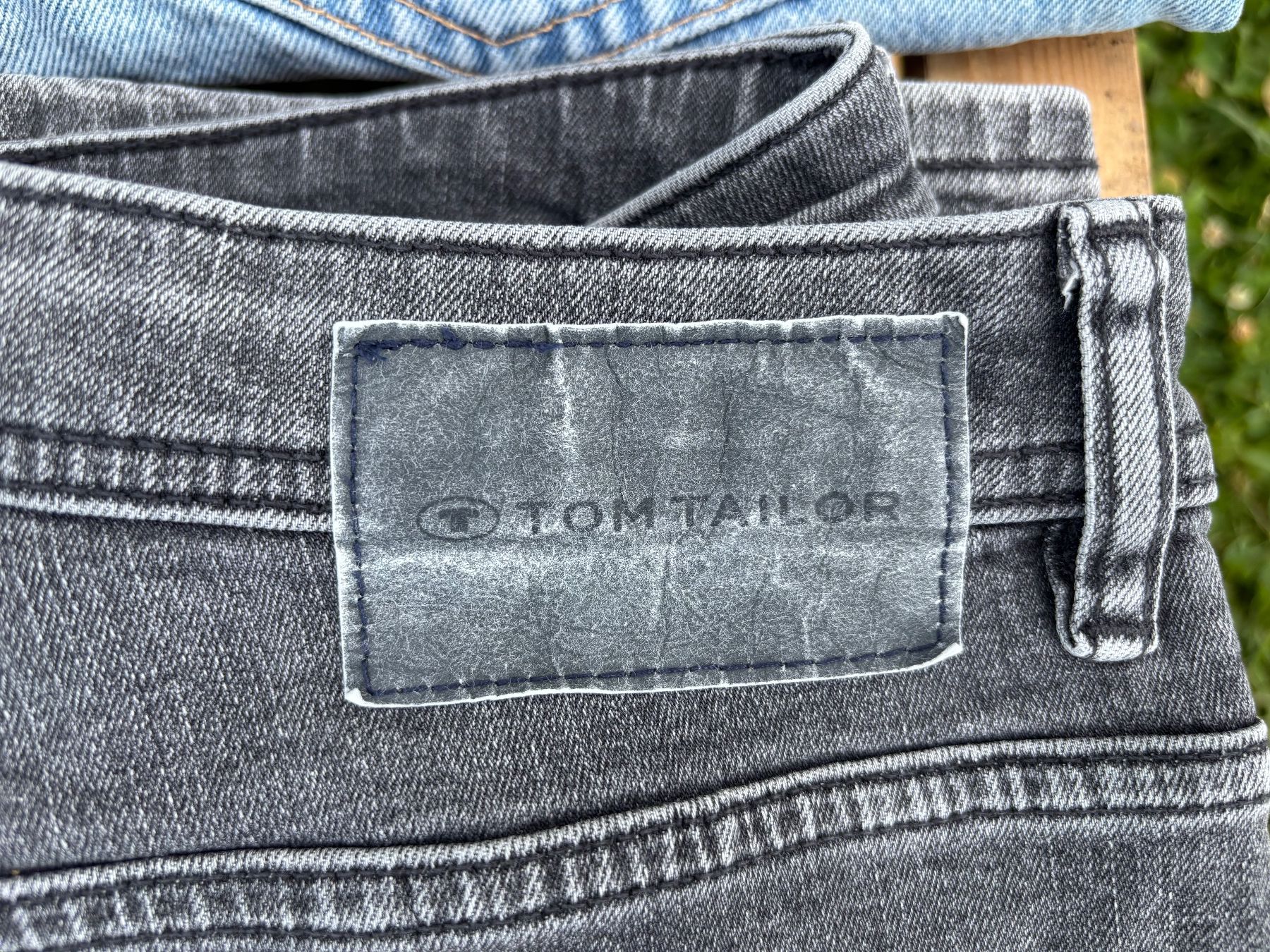 Jeans: 4 schöne Jeans-Shorts – Usato da Feldbach venduto da Olive1 8