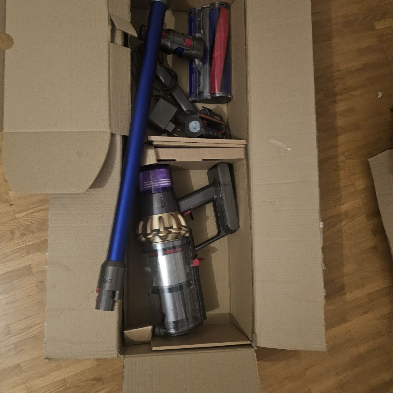 Dyson Staubsauger & Zubehör: Dyson v11 Neuf – Neu (gemäss Beschreibung) aus Plan les ouates von Braun_charly 3
