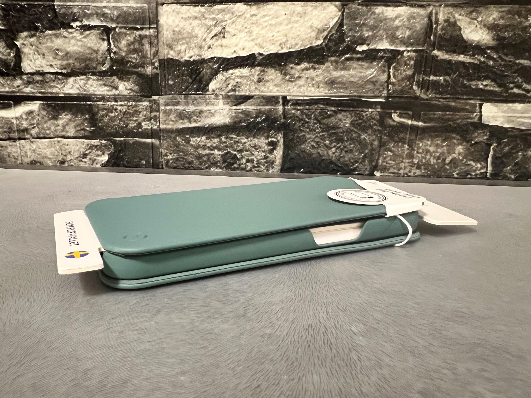 Apple Cover & Protezioni schermo: Holdit Slim Flip iPhone 13 Pro – Nuovo e nell'imballaggio originale da Bern venduto da No1e 3