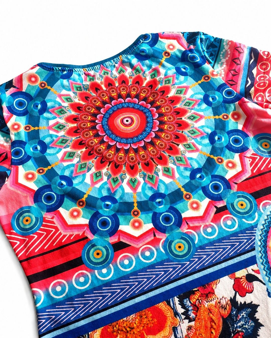Tuniques: Hochwertige bunte Tunika mit exotischem Muster – Neuf (Voir description) à Fully par VaneaSelection 6