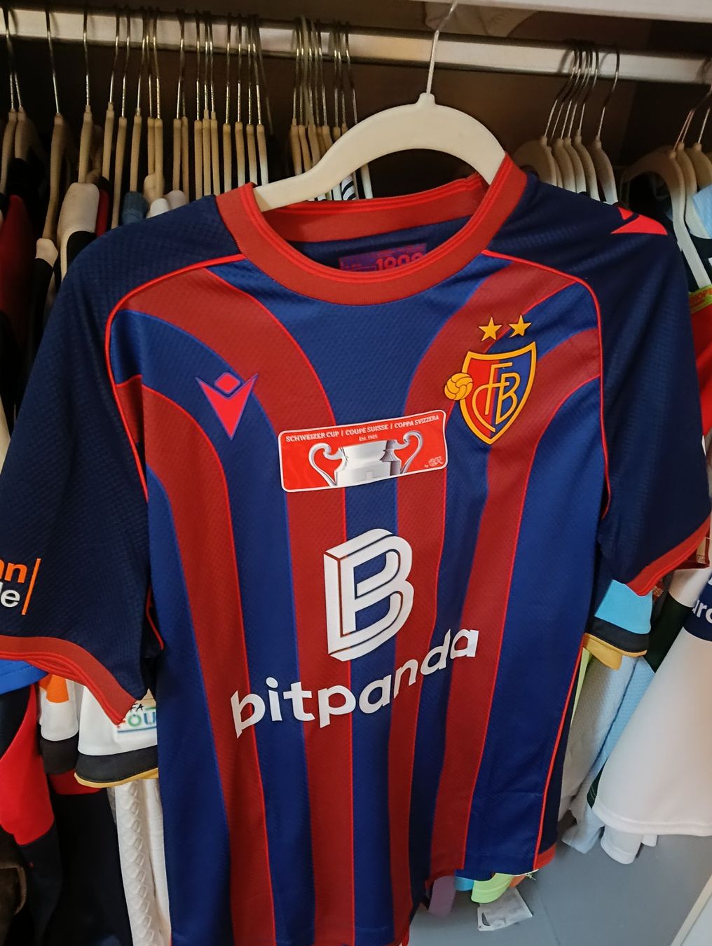 FC Basel Canottiere & Pantaloni: matchworn fc basel cup koneiredi – Usato da Sigirino venduto da acquila16