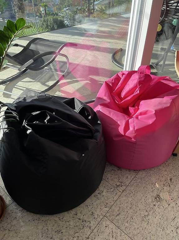 Tabourets: Pouf nero e rosa – D'occasion à Ascona par eli_nq6c 4