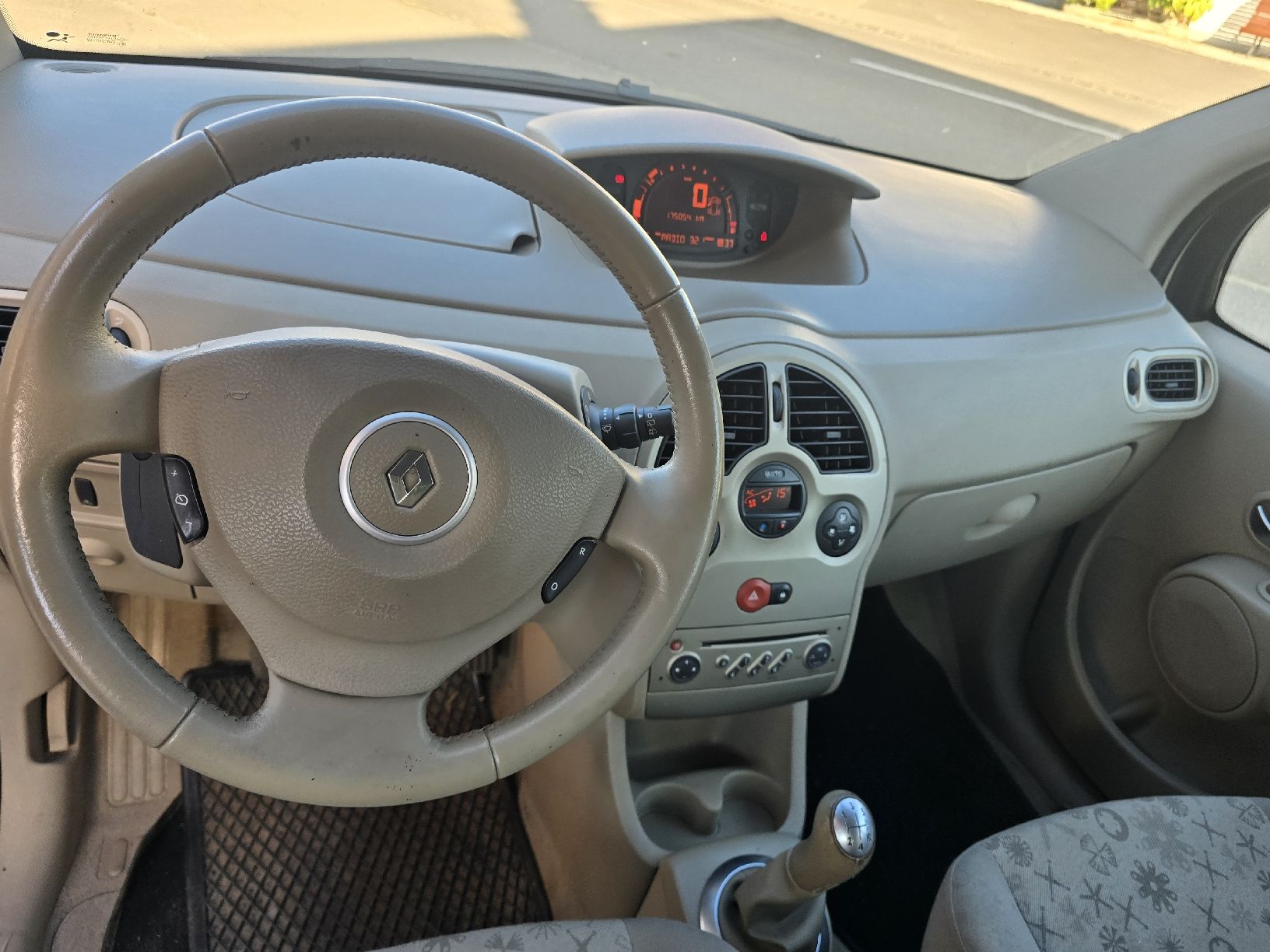 Renault Automobili: Renault Modus 1.4 16V  mit mfk 27.7 26 – Usato da Aarberg venduto da 2002stefan 6