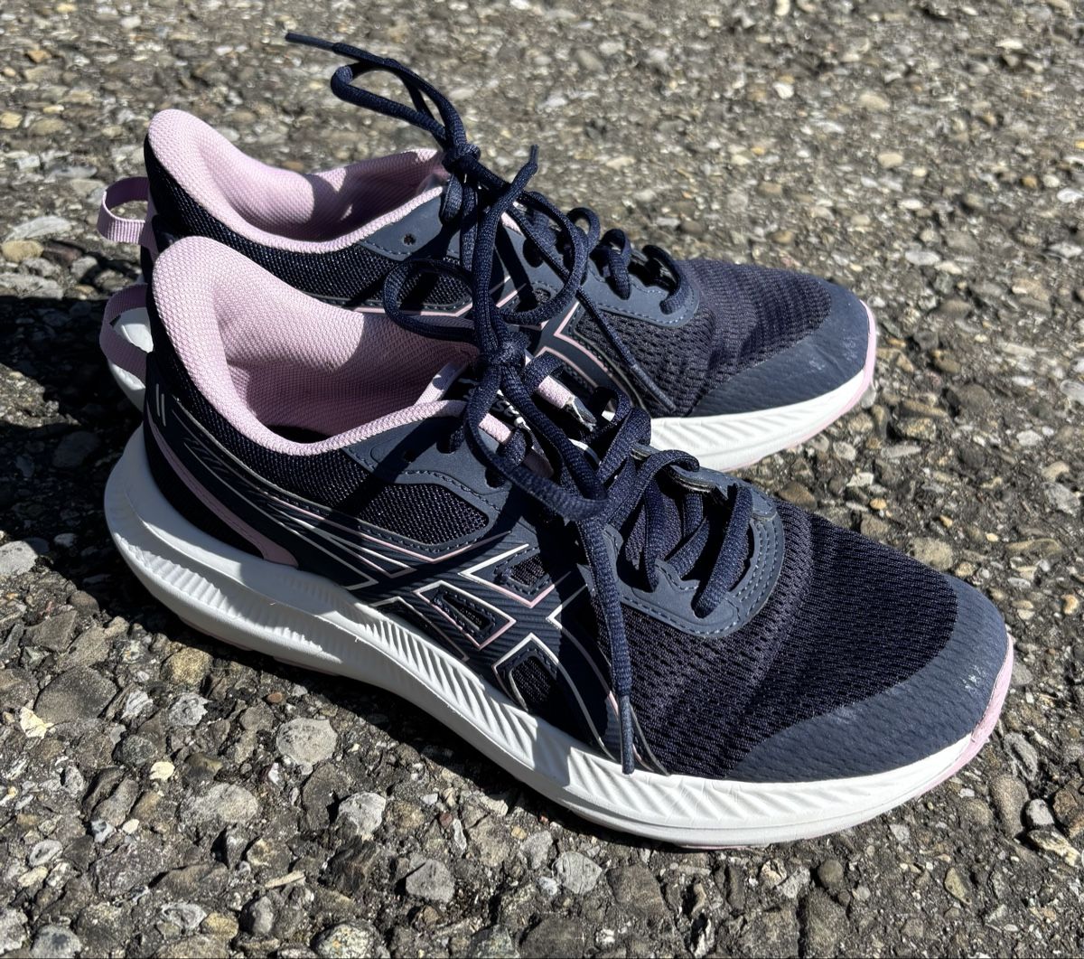 Asics Damenschuhe: Asics kaum gebraucht  – Gebraucht aus Hedingen von evaevaeva 2