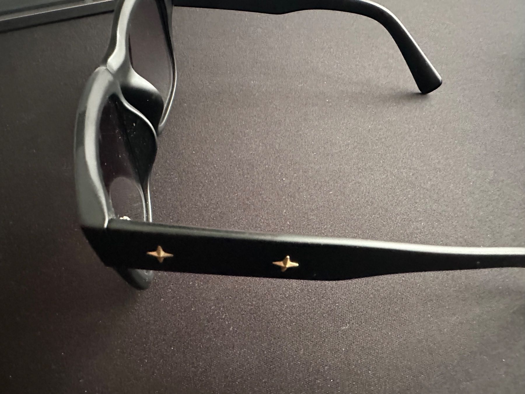 Occhiali & Lenti: Schwarze Sonnenbrille mit Sternendetails – Usato da Grenchen venduto da redstar03 3