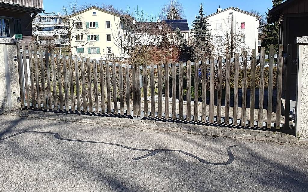 Paravents: Gartentor- Einfahrtstor, 2-flüglig, Holz/Metall – D'occasion à Winterthur par BauTeilLaden2000 2