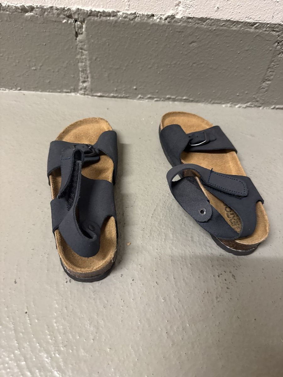 Chaussures garçon: Kinder Sandalen Grösse 32 – D'occasion à Zürich par zd_1965 2