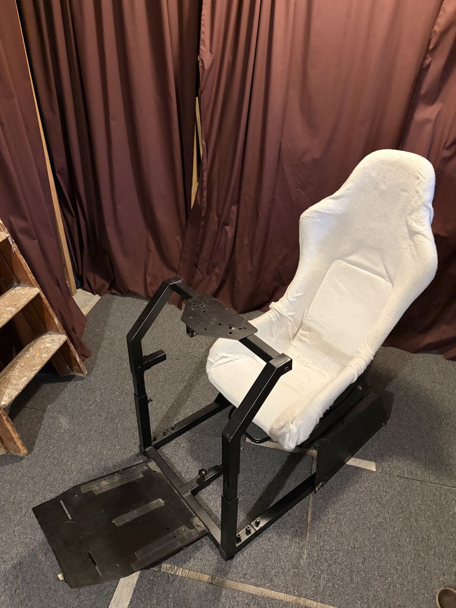 Stühle: Rennspiel Sitz mit Lenkradhalterung – Gebraucht aus Konolfingen von xaver.1234