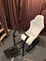 Rennspiel Sitz mit Lenkradhalterung