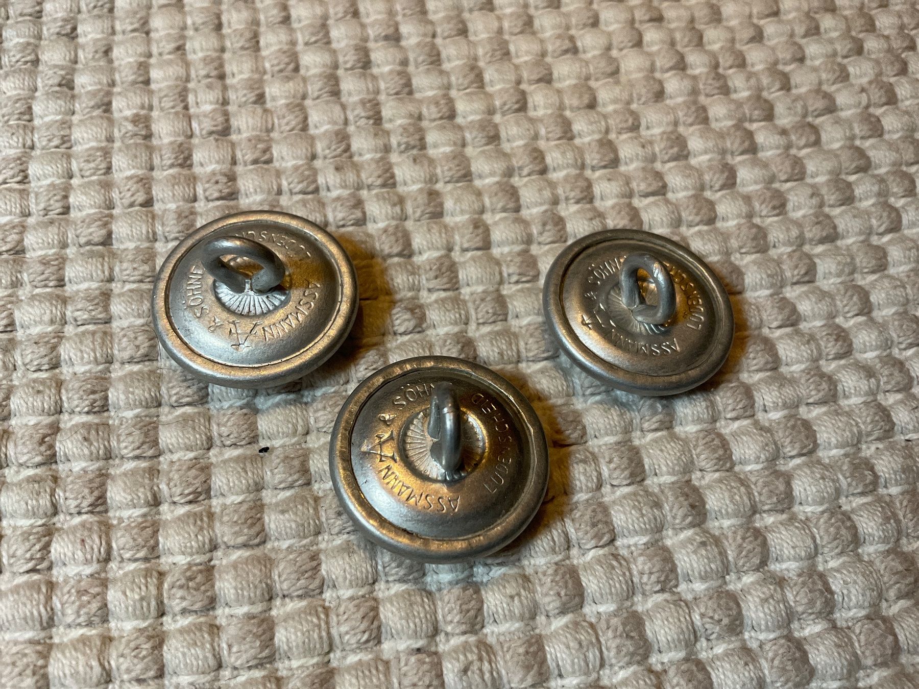 Bottoni: 5 Metal Knöpfe – Usato da Rümlang venduto da euqinom16 1