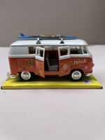 VW T1 Samba Hippie Bus mit Surfbrett – Modellauto 