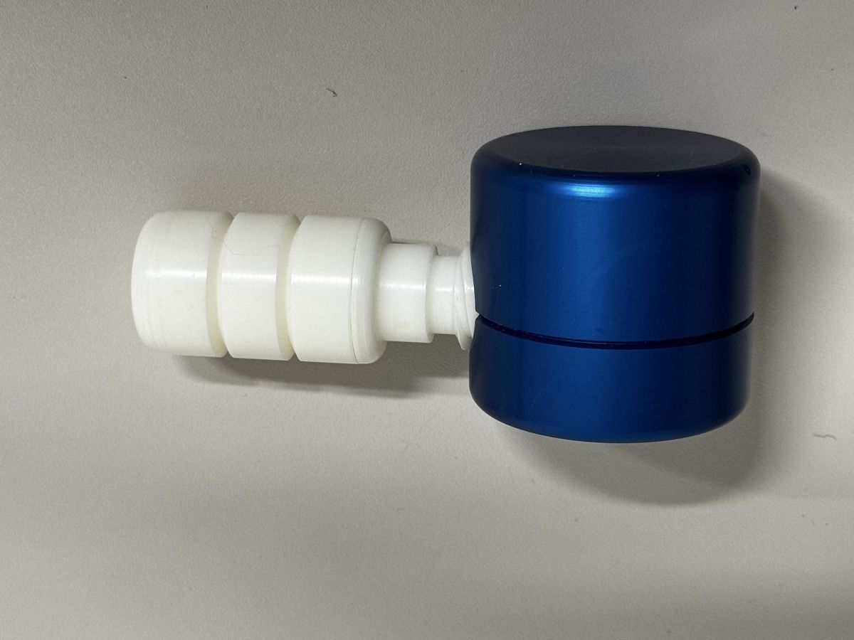 Küchengeräte: Nussknacker blau-weiss Schraubgewinde Metall – Neu (gemäss Beschreibung) aus Zürich von Nobs1 1