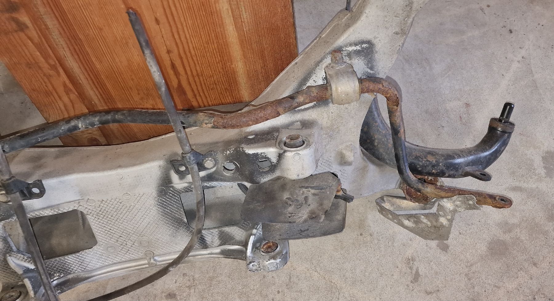 Volvo Tutti pezzi di ricambio auto: Original Volvo Hinterachsträger – Usato da Schalunen venduto da Frost8 3
