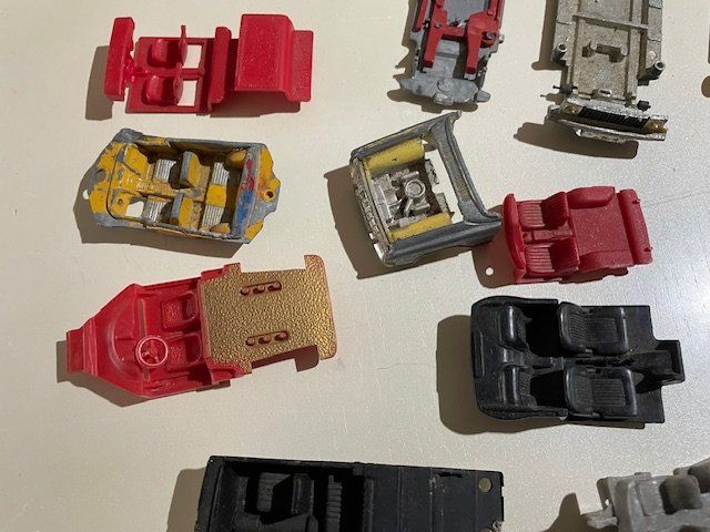 Dinky Toys Modellautos: chassis et intérieurs miniatures – Defekt aus Ursy von DK8 1