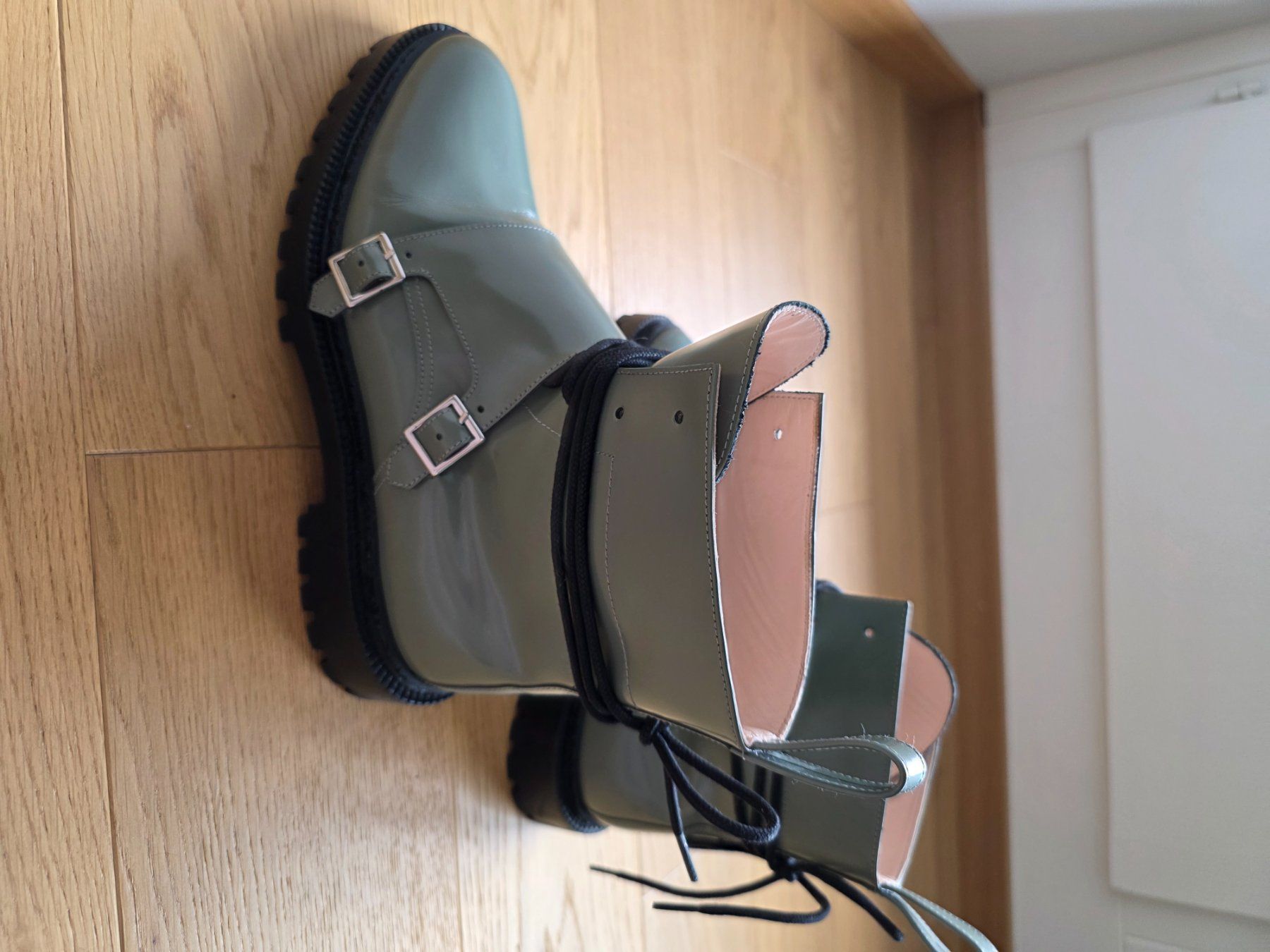 Scarpe da donna: Chaussures Inch handcrafted – Usato da Genève venduto da BarbaraCh- 2
