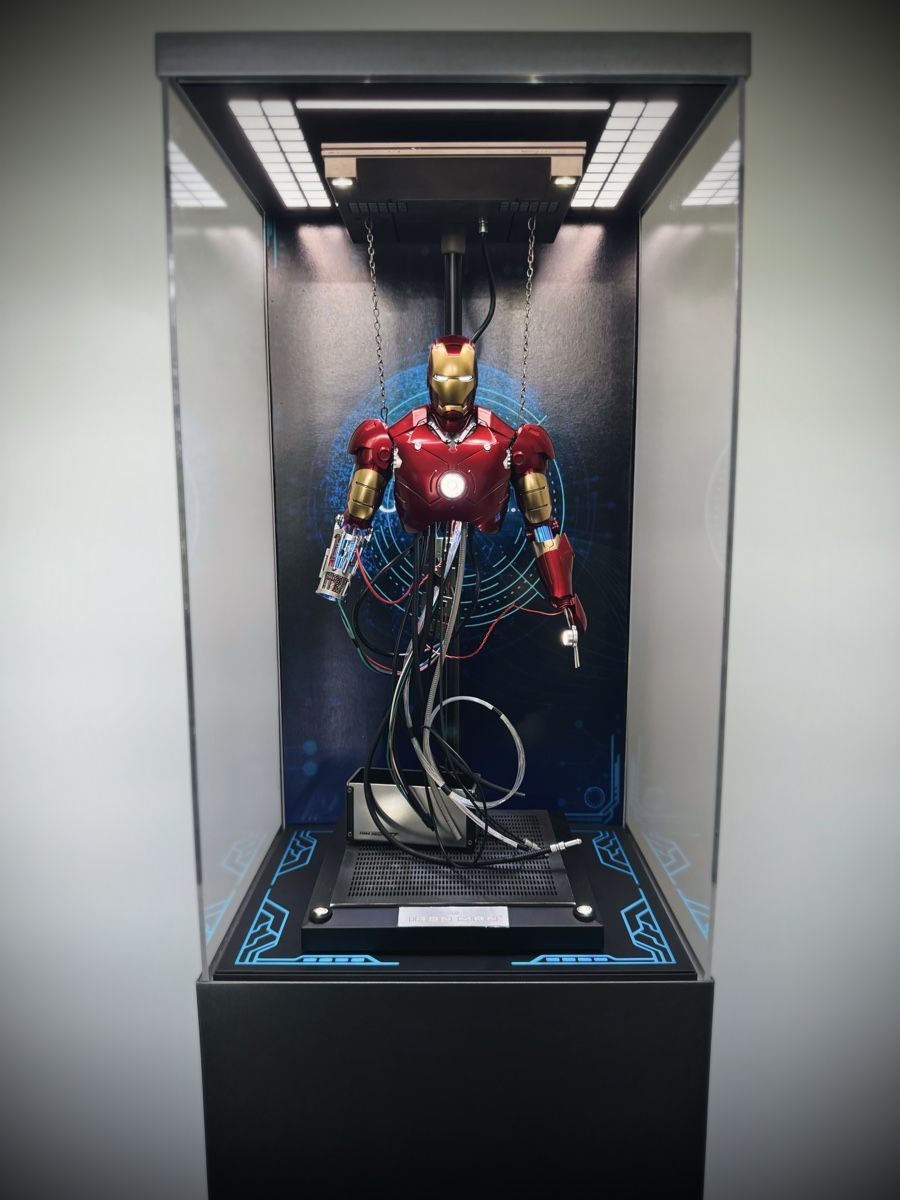 Hot Toys Statuette: Hot Toys Iron Man mit Showcase – Nuovo (secondo la descrizione) da Safenwil venduto da marchaui 2