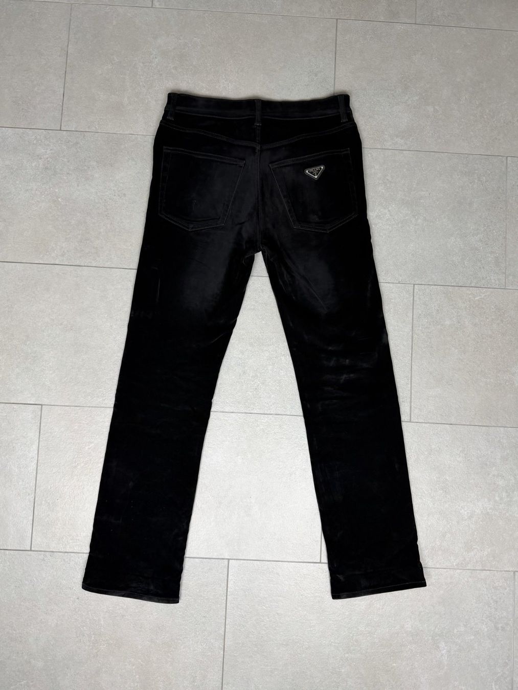 Prada Hosen: Prada Five Pockets Triangle Velvet Pants – Gebraucht aus Biel/Bienne von sami0788480082