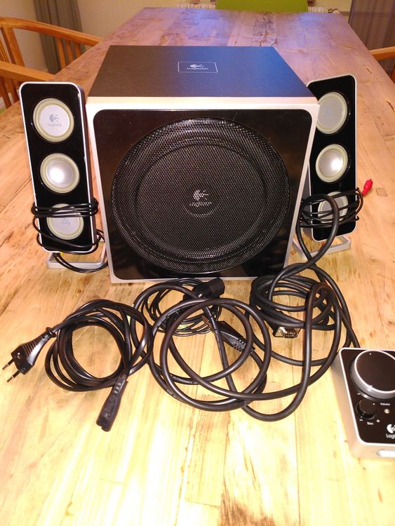 Logitech Z4 Boxensystem 2.1, 40 Watt RMS (2x 8.5 W, 1x 23 W) (Gebraucht ...