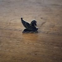Pin émaillé vintage Pégase / cheval ailé noir  