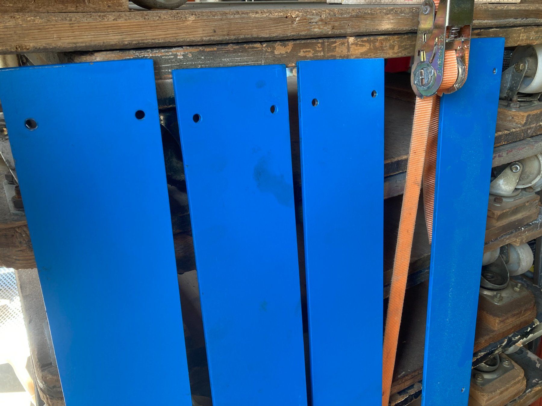 Piatti di portata: Stahlplatten blau – Usato da Marbach LU venduto da Hoheduene 1
