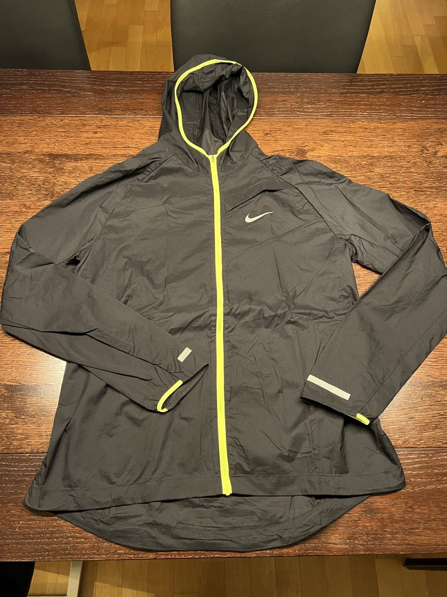 Nike Giacche: Nike Laufjacke – Nuovo (secondo la descrizione) da St.Gallen venduto da Shopaholic5