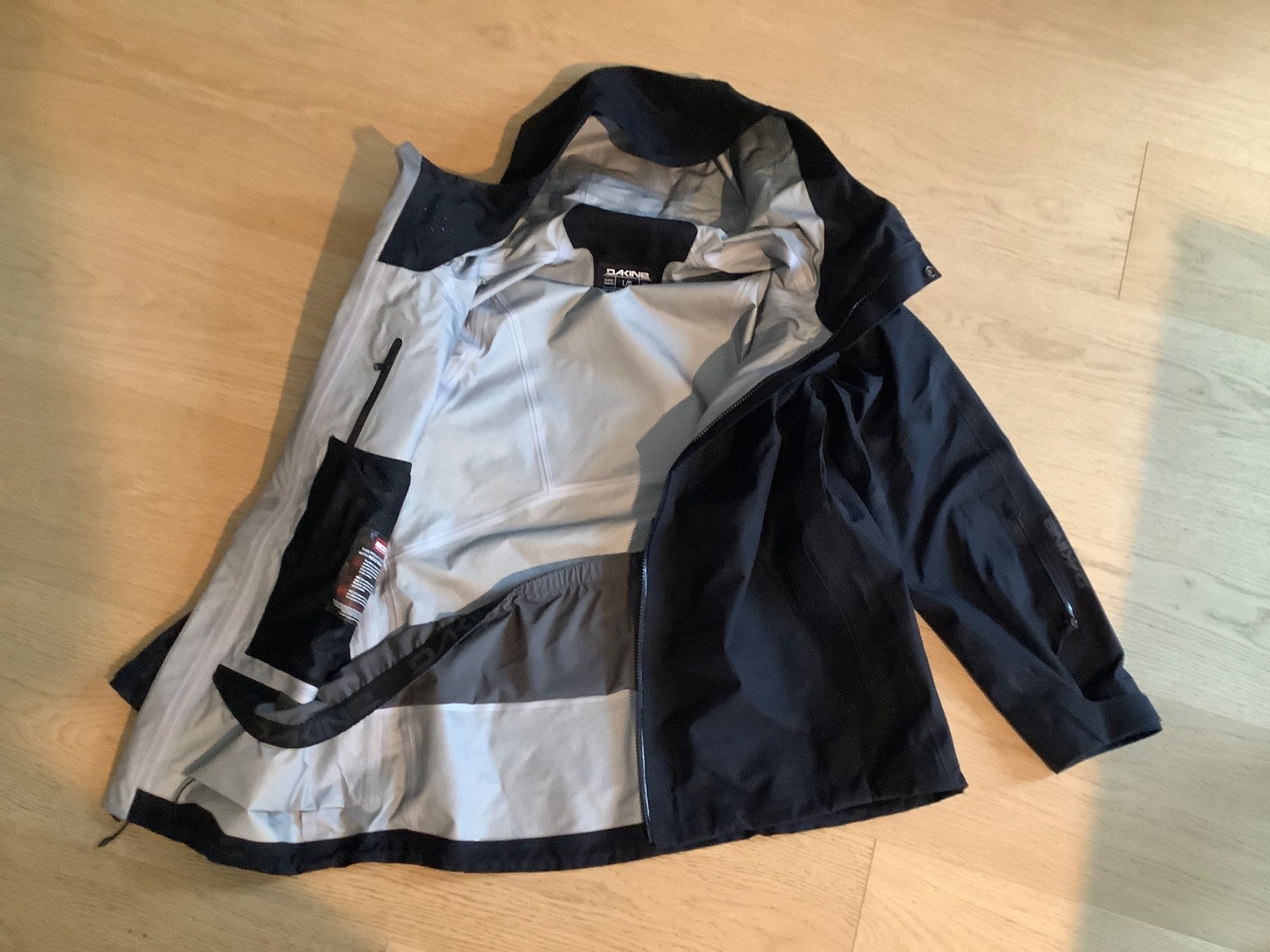 Jacken: DAKINE Snowboard Jacke – Gebraucht aus Wolfenschiessen von cla_25v2 1