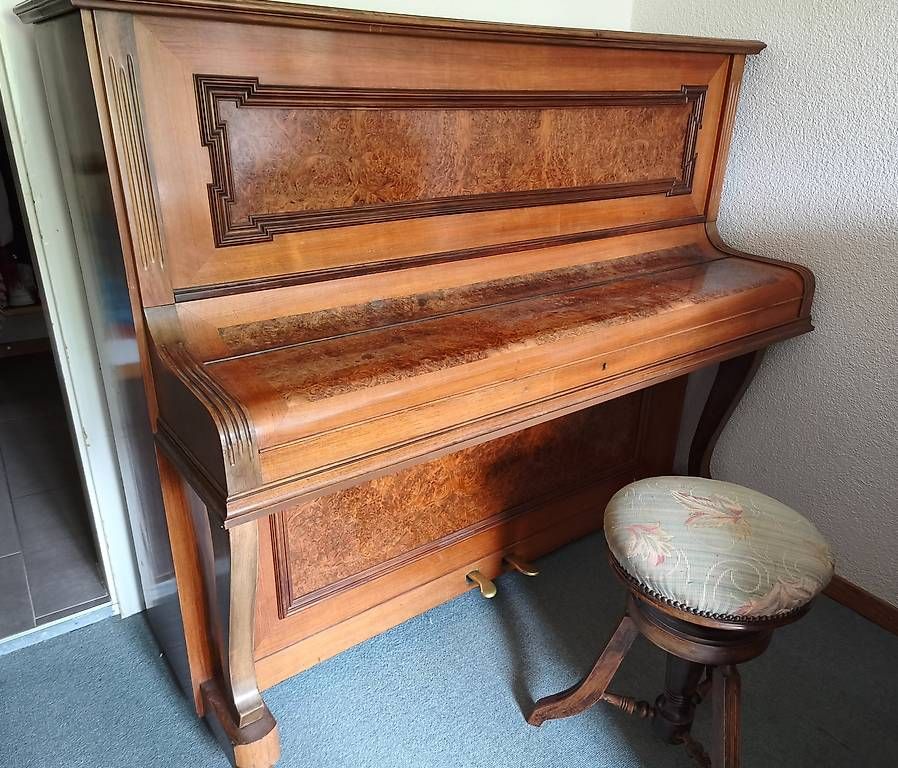 Strumenti musicali: Antikes Klavier – Usato da Gansingen venduto da linaus
