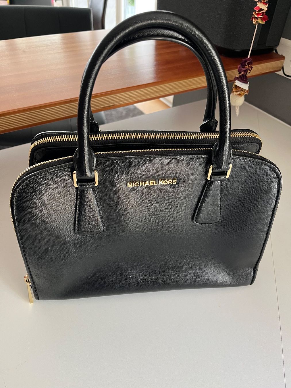 Michael Kors Borse da donna: Michael Kors Handtasche schwarz – Usato da Pratteln venduto da Daily88 1