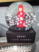 Yayoi Kusama Schneekugel, Top Zustand, zu ersteigern!