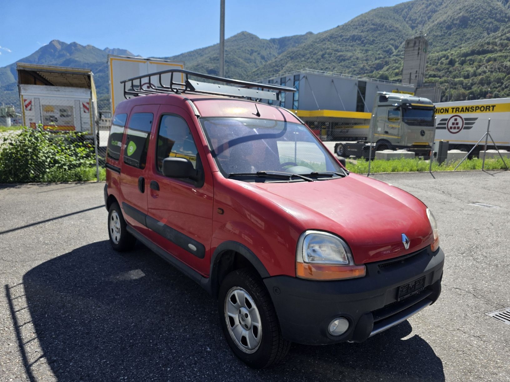 Renault Automobili: Renault Kangoo 1.6i  4x4 – Usato da Cadenazzo venduto da LuismacchineSagl