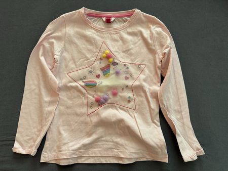 Neuwertig Cooles T-Shirt mit Stern, Einhorn + Bömbel Gr. 128