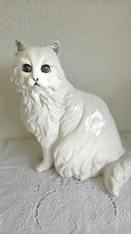 Katze Aus Porzellan, Katzen Figur Weiß An Organzaband