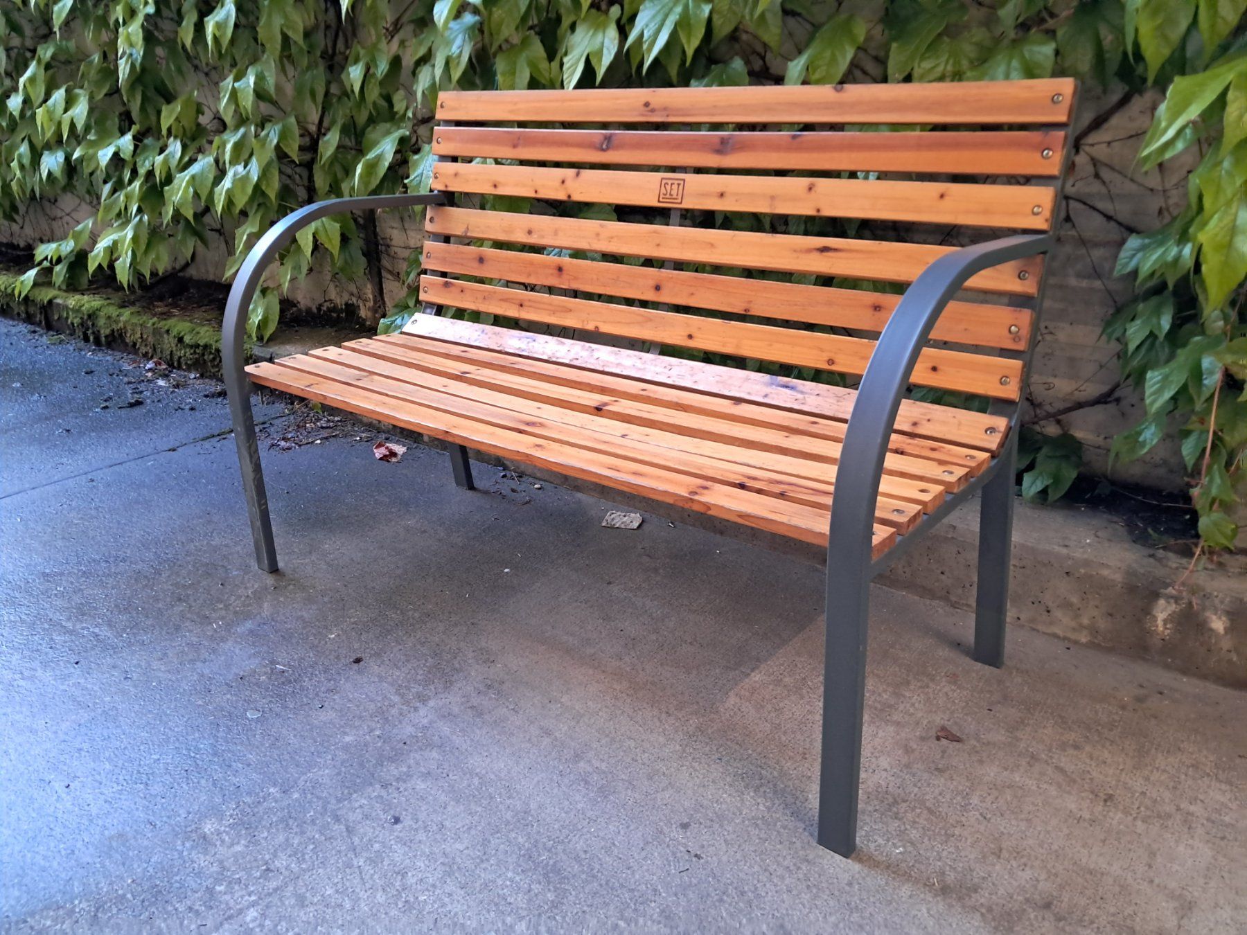 Gartenbank aus Holz und Metall, Sitbank, Parkbank, Bank (Gebraucht) in Zürich für CHF 1 – mit Lieferung auf Ricardo kaufen