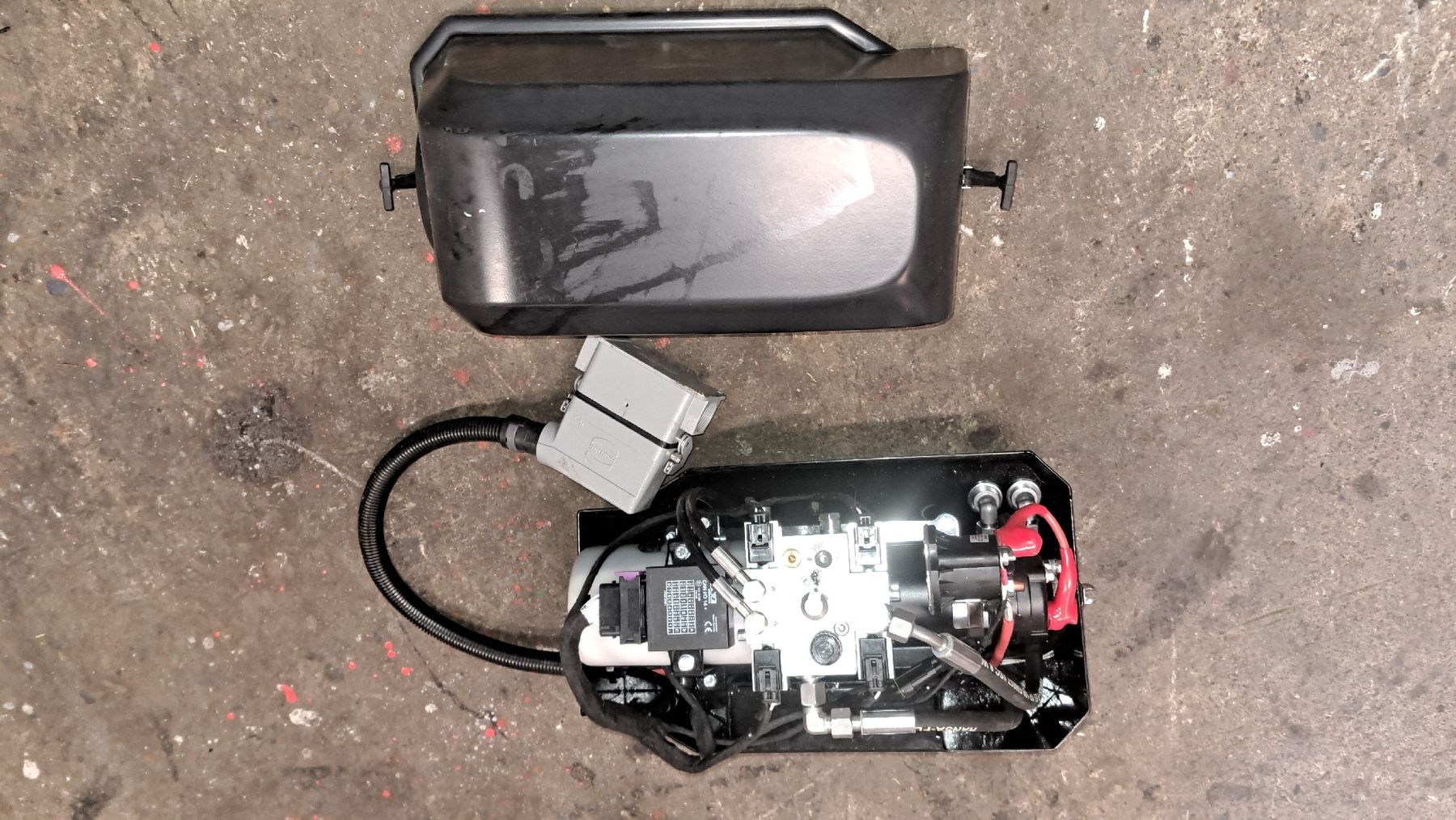 Tutte le macchine: Elektrohydraulikaggregat – Usato da Röthenbach Herzogenbuchsee venduto da Tina480 5