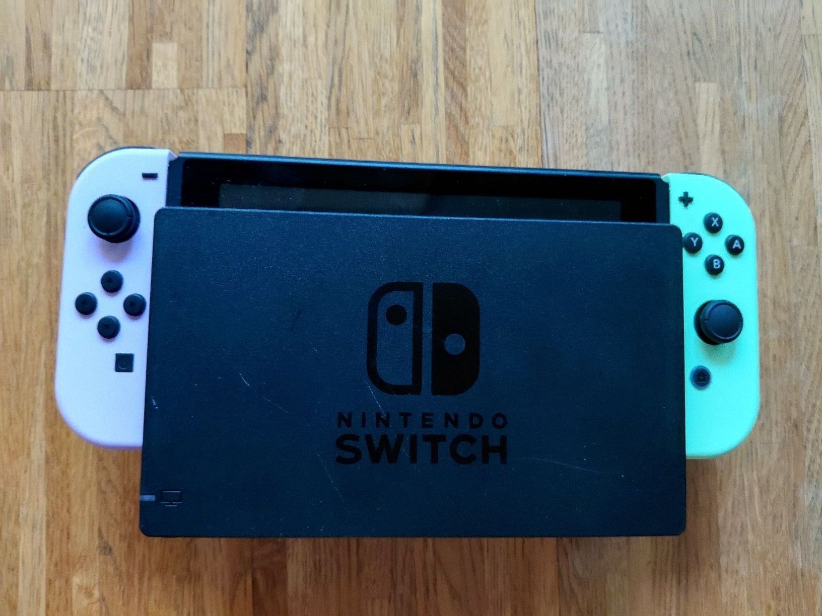 Nintendo Console: Nintendo Switch inkl. Dock und Netzteil – Usato da Zürich venduto da poeschoo 3