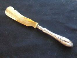 * TRES JOLIE COUTEAU A BEURRE EN ARGENT 800 COMME NEUF