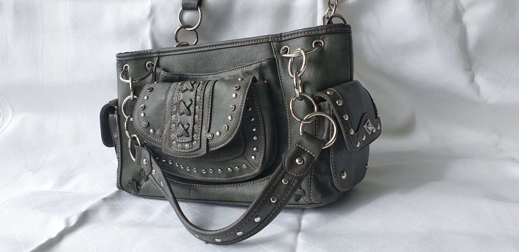 Borse da donna: Sac à main gris clouté style western. – Usato da Pailly venduto da phe_t8j7