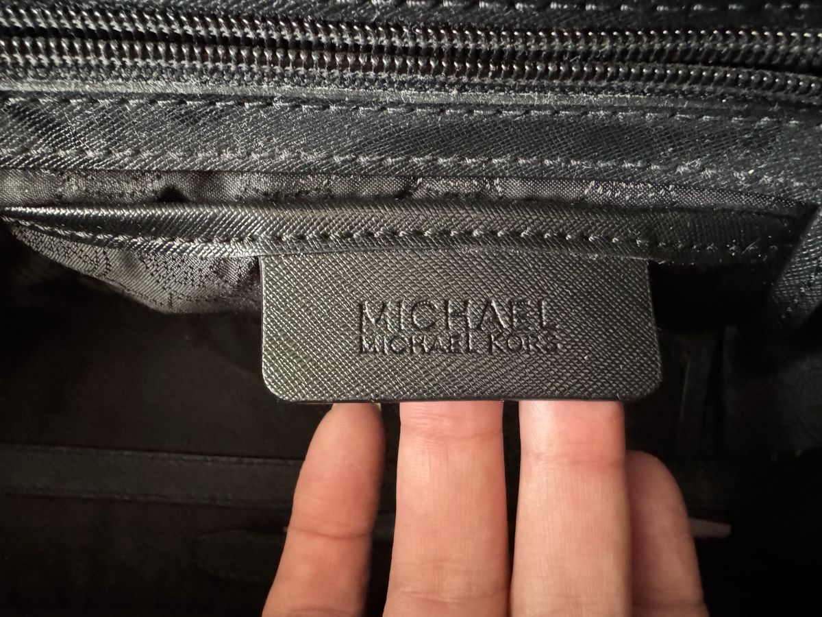 Michael Kors Taschen für Damen: Michael Kors Handtasche schwarz, Kunstleder – Gebraucht aus Oetwil am See von posagabi 7