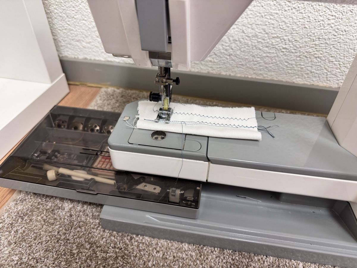Elna Machines à coudre: Elna 5000 Computer Nähmaschine – Défectueux à Stäfa par snoopyche 4