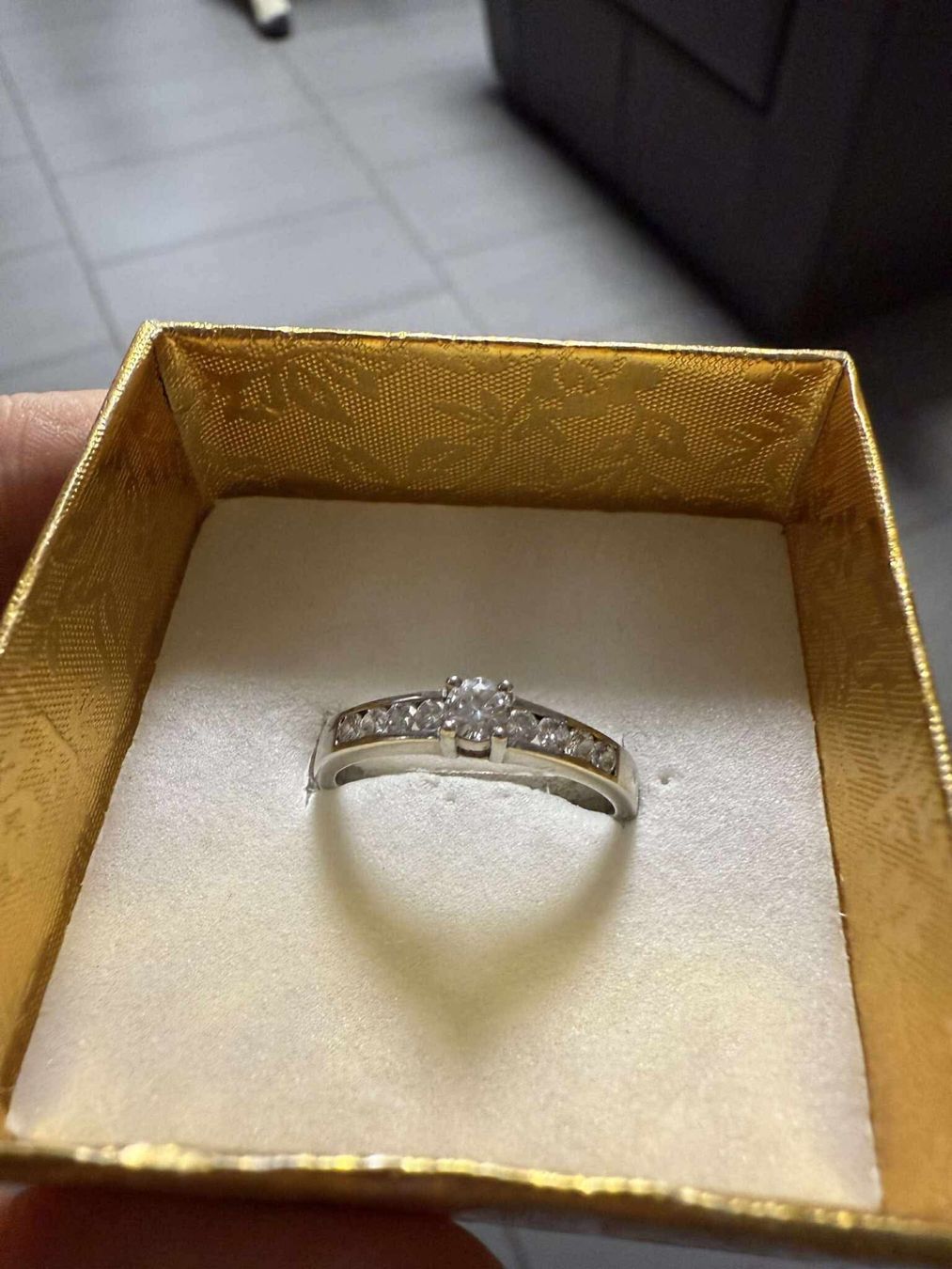 Anelli: Weißgold Ring mit diamanten – Usato da Allschwil venduto da Figidindia