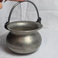 Zinn Gefäss mit Henkel & Engelpunze – Vintage Deko