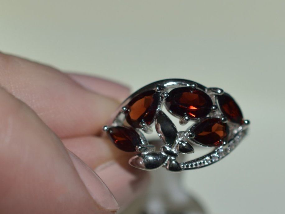 Anelli: Ring mit Granat aus Sterling Silber, Gr. 7, neu – Nuovo e nell'imballaggio originale da Laufen venduto da flowerfan