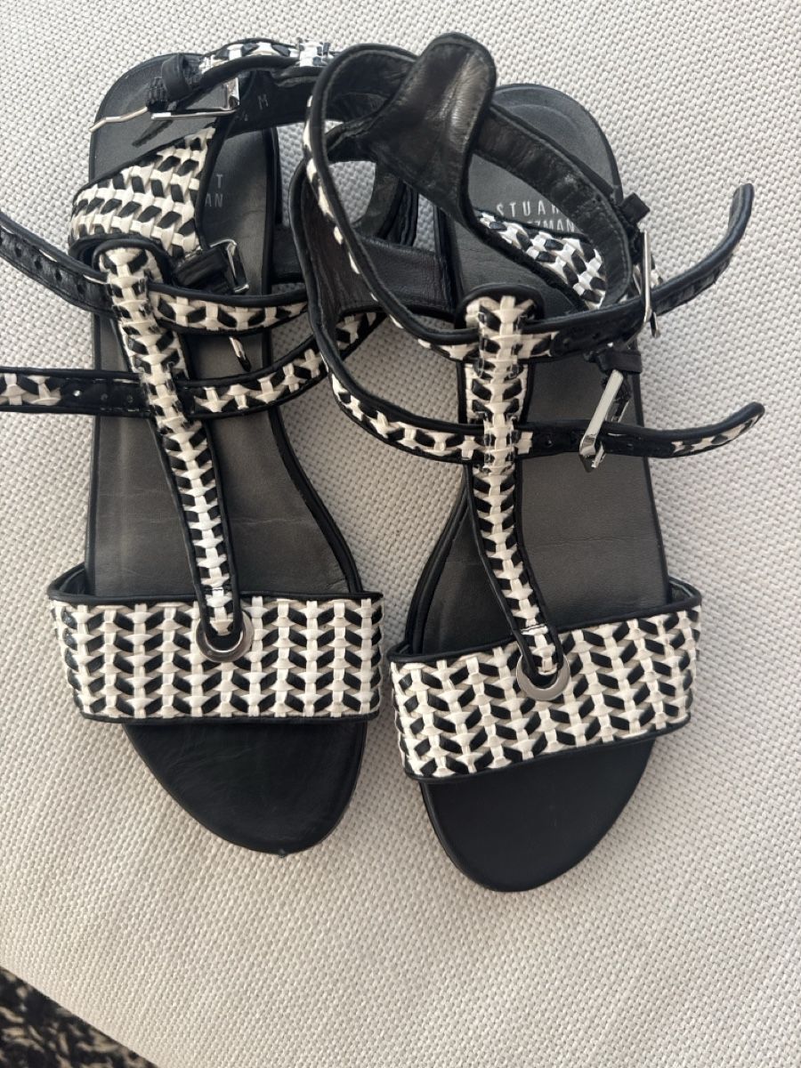 Scarpe da donna: Stuart Weitzman Sandalen schwarz weiss geflochten gebraucht – Usato da Oberwil BL venduto da cocopalm1068 2